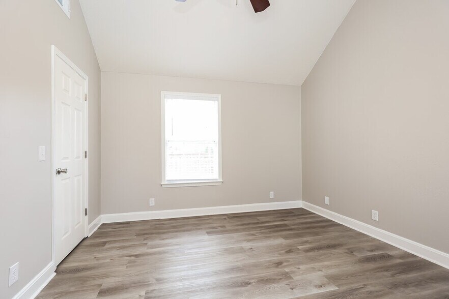 Building Photo - 1505 Brass Oak Trace