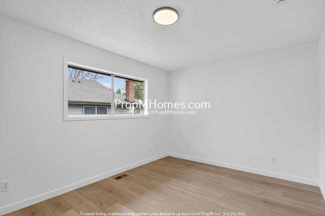 Building Photo - Updated Second-Story Two Bedroom Home In Beaverton!