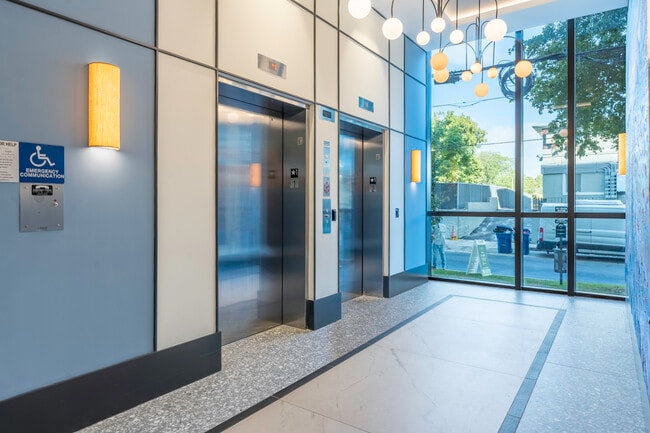 Elevator Lobby - Gallery Marti Park