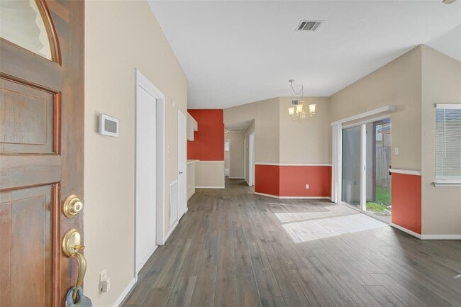 Building Photo - 16110 Springbank Dr