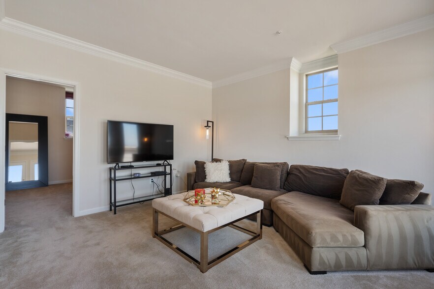 Building Photo - 500 Overlook Park Dr