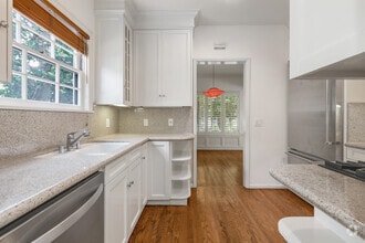 Interior Photo - Camden Drive