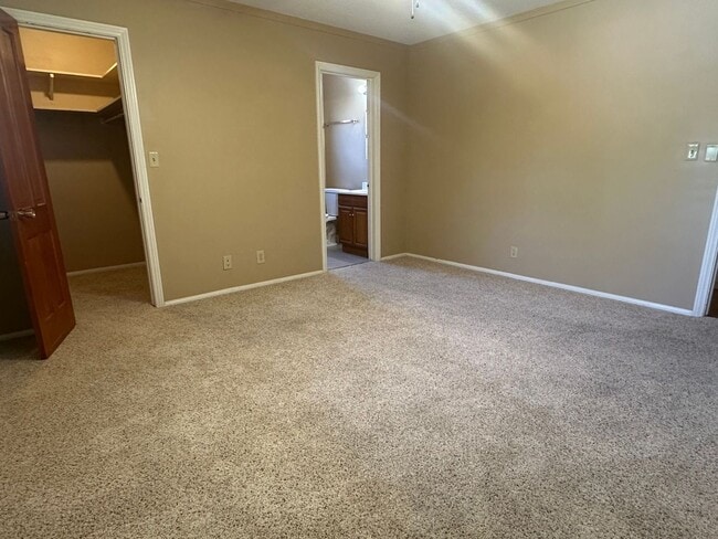 Building Photo - READY NOW! 3+2 with RV Parking!
