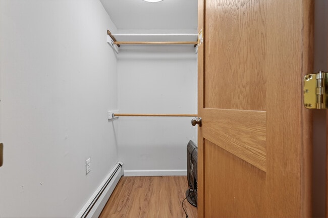 Building Photo - 5101 N Kenton Ave