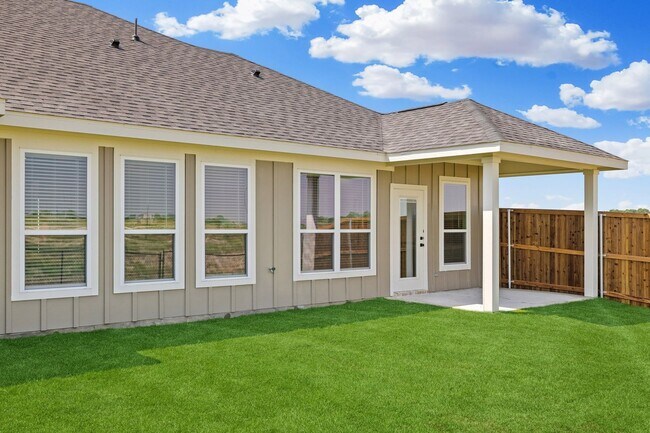 Building Photo - AVAILABLE NOW! EDGEWOOD ESTS DUPLEX LOCATED ON 1-ACRE LOT IN MIDLOTHIAN, TX!