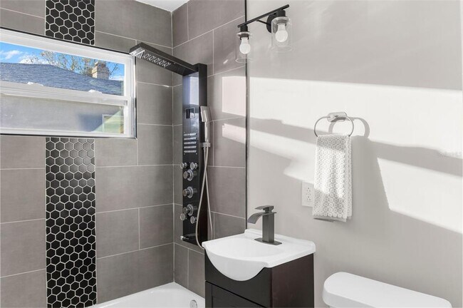 Building Photo - 5318 9th Ave N