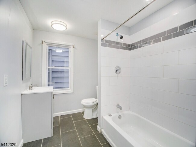 Building Photo - 209 N 4th St