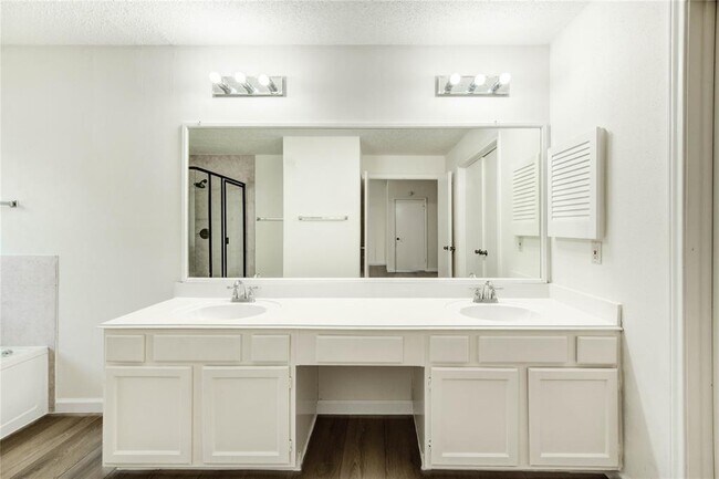 Building Photo - 2338 Bent River Dr