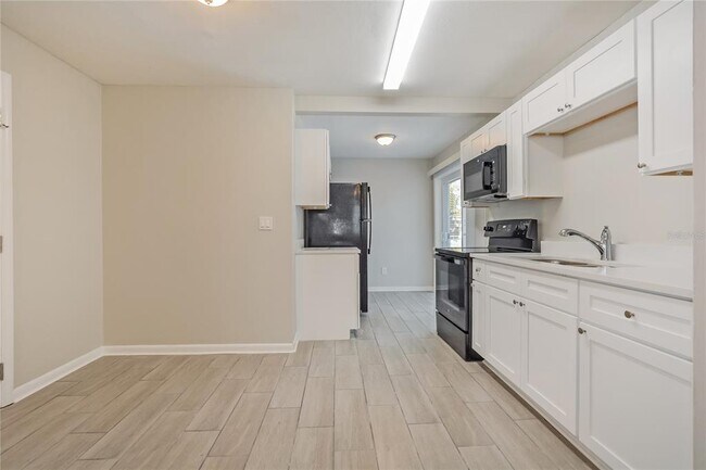 Building Photo - 1070 Emerald Dr