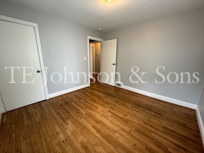 Building Photo - Charming Renovated 3BR Home