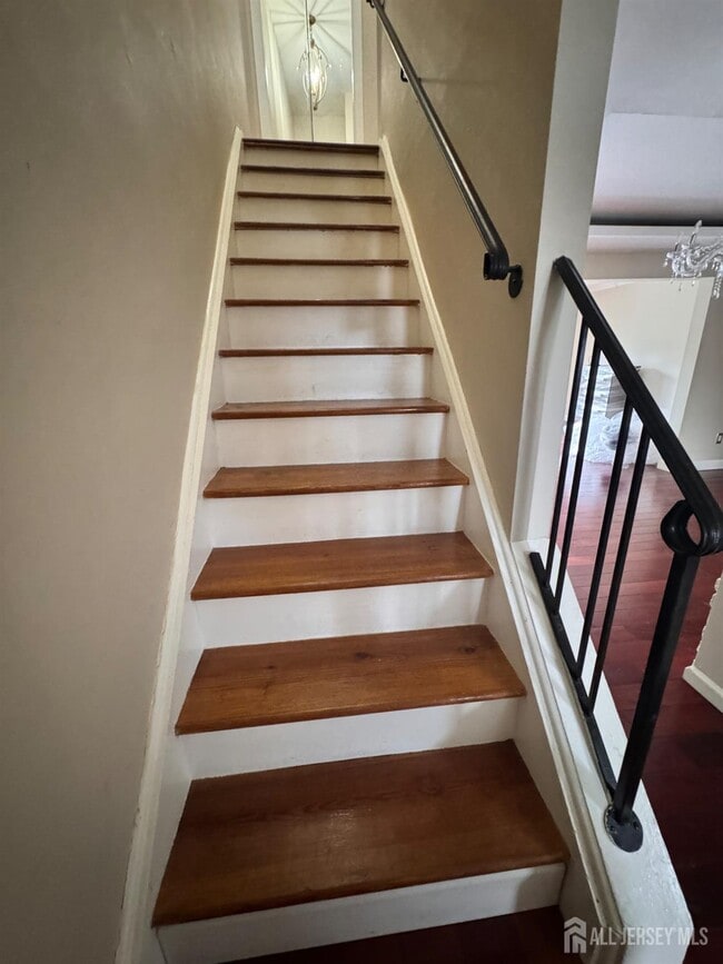 Building Photo - 489 Madison Dr