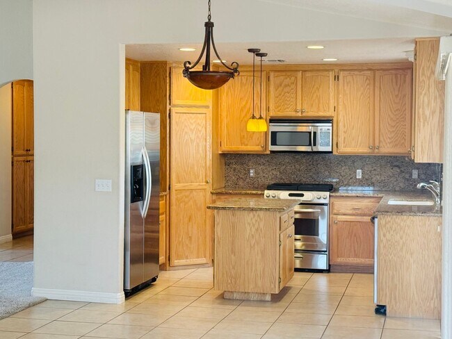 Building Photo - 3Bedroom/2Bathroom Coming soon July 2025!