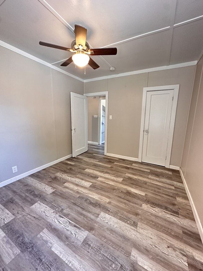 Building Photo - 732 Twin Oaks Ave