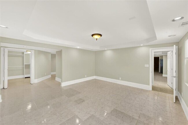 Building Photo - 910 Muirfield Dr NE