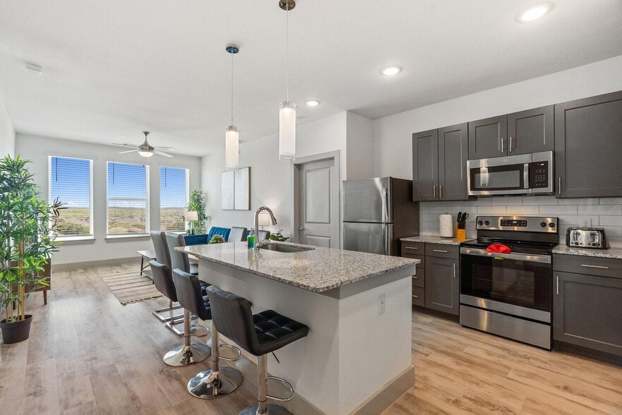 Building Photo - 12100 1/2 Ferrystone Glen Dr