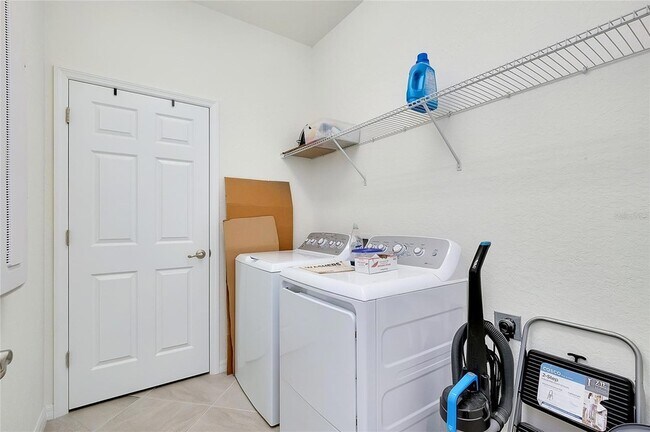 Building Photo - 10063 Crooked Crk Dr