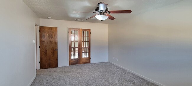 Building Photo - COLONIAL PARK LUXURY CONDO TOTAL UPDATED