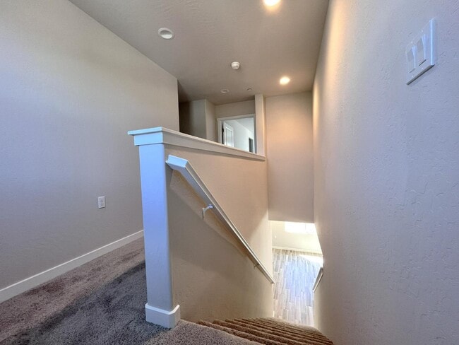 Building Photo - 2909 E Veleta Dr