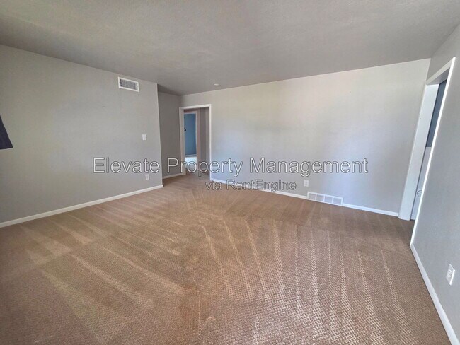 Building Photo - 4820 Del Crest Dr