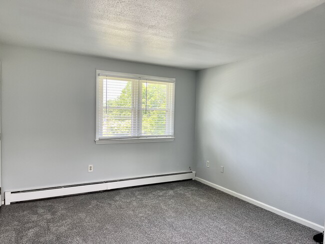Building Photo - 608 Norwich Ave