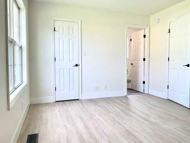 Building Photo - 157 Monarch Ln