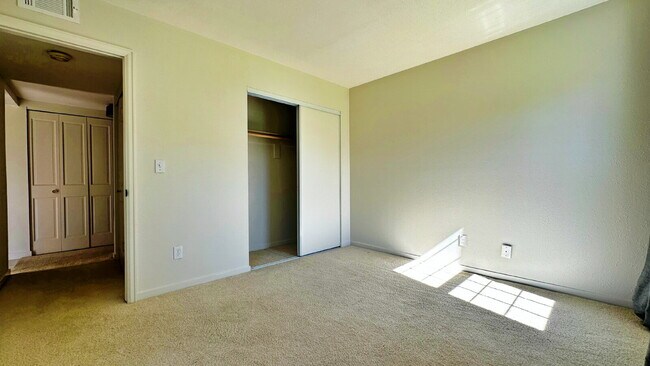 Building Photo - Beautiful Updated 2 Bed 2 Bath on Golf Course in Cherry Creek Schools