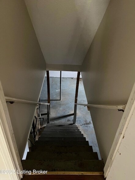 Building Photo - 1705 Cliff Ridge Ct