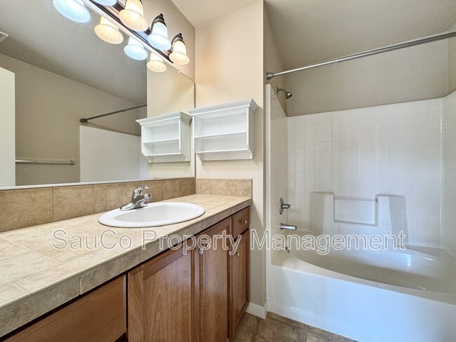 Building Photo - 10438 SW Akilean Terrace