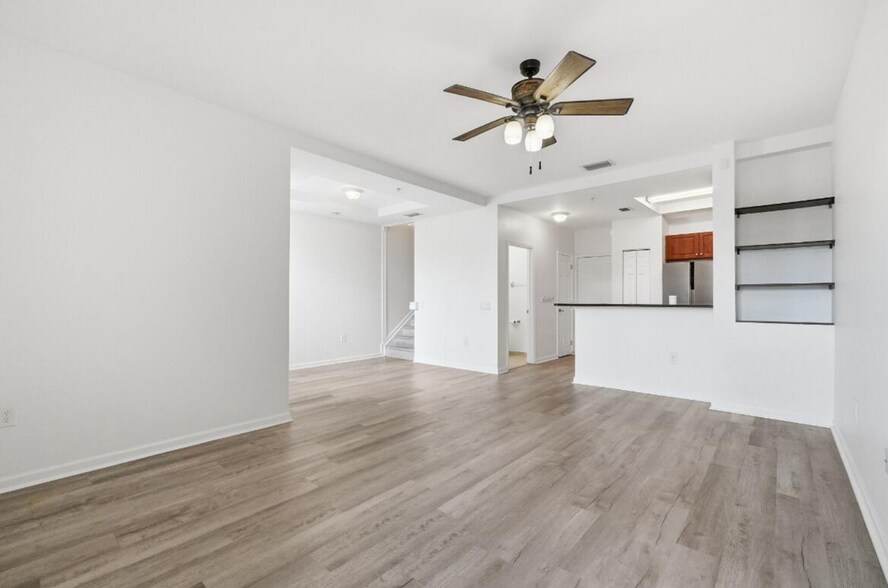 Building Photo - 4501 Mimosa Terrace