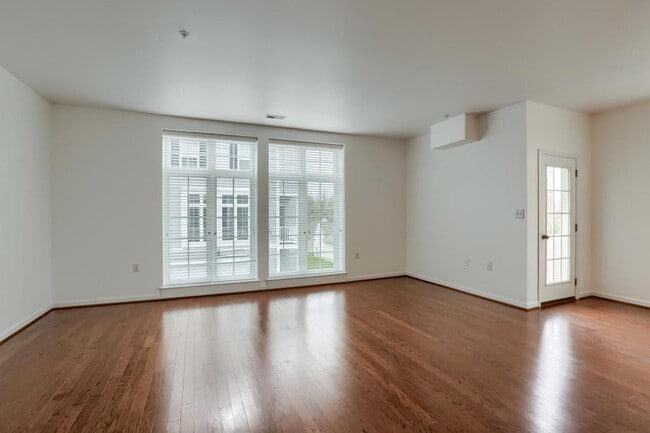 Building Photo - 3030 Meridian Cmns
