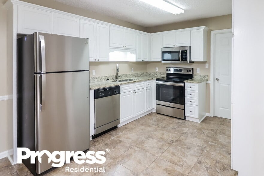 Building Photo - 2613 Laburnum Dr