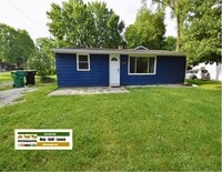 Building Photo - 4 bedroom 2 bath home close to UP Mall