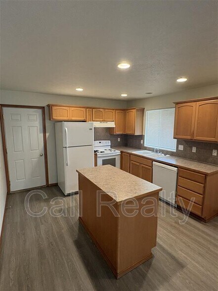 Building Photo - 18716 E Augusta Ct