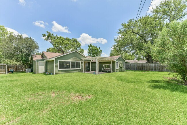 Building Photo - 3023 Fairhope St