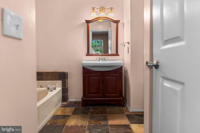 Building Photo - 8514 Rheims Ct