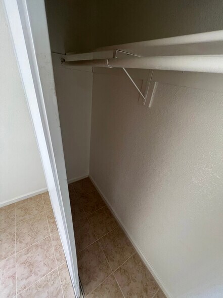 Building Photo - 1824 E Bonanza Rd