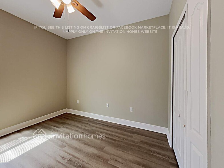 Building Photo - 7526 39th Ave E