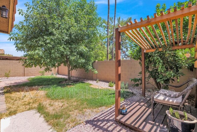 Building Photo - 39 E La Vieve Ln