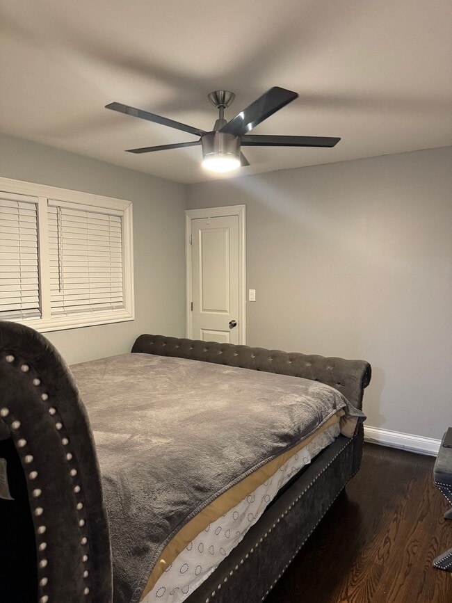 Building Photo - 1216 W 95th Pl