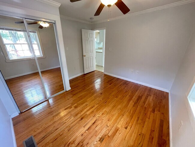 Building Photo - Nice 3br house w/ parking, central AC - wa...