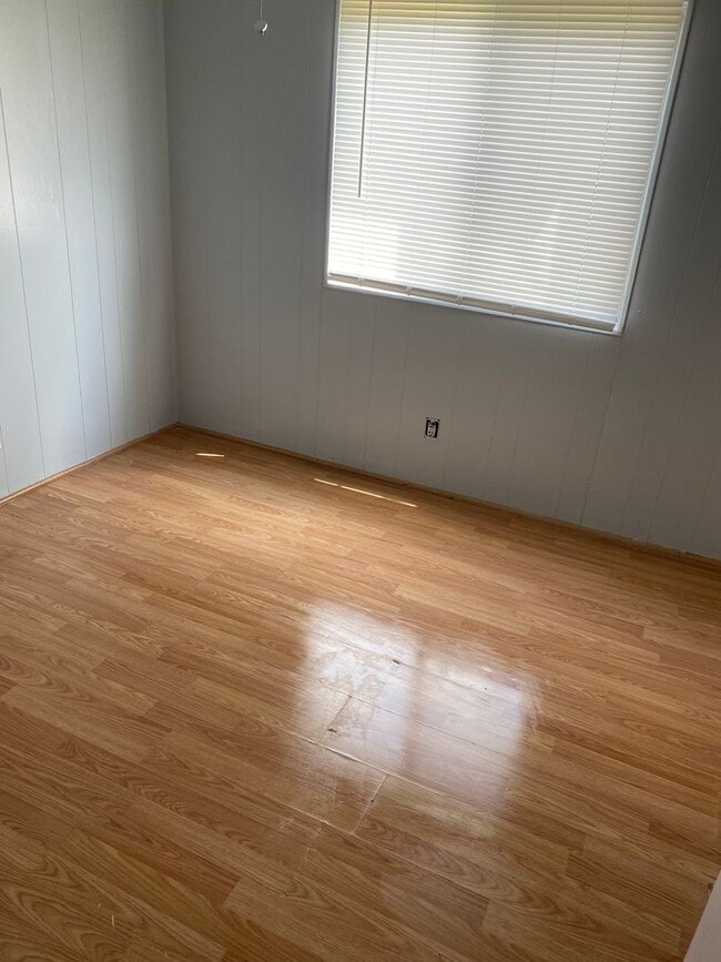 Building Photo - 2bed 1 bath