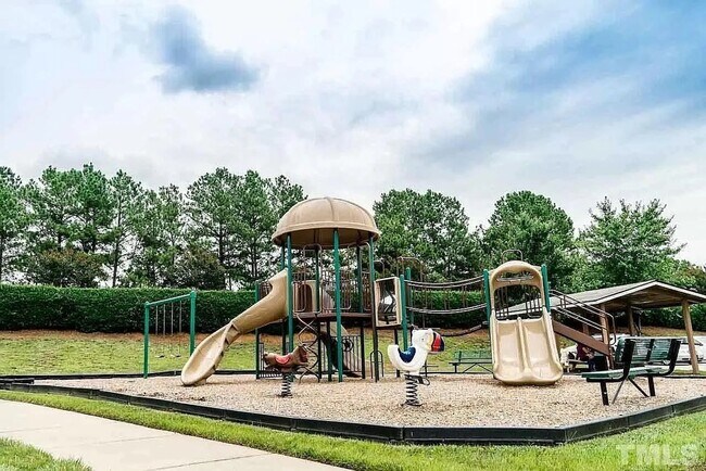 Building Photo - Stunning 3BD, 2.5BA Raleigh Townhome with a 1-Car Garage and Premier HOA Amenities