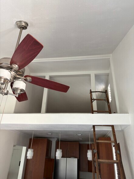 Storage loft - 930 Via Mil Cumbres