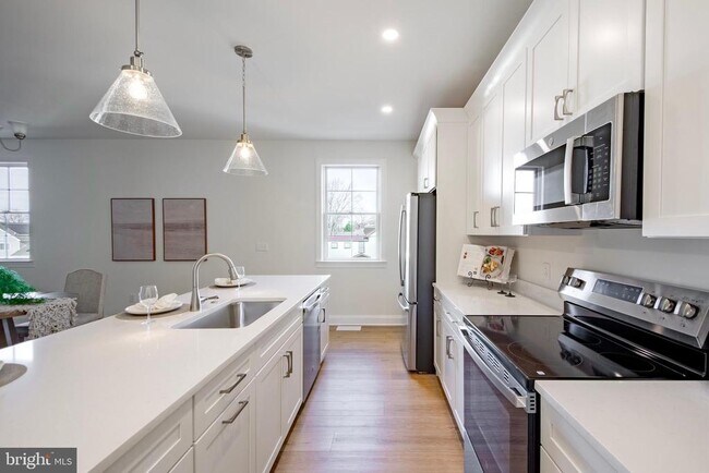 Building Photo - 123 S Washington St