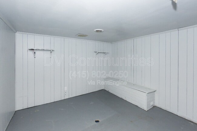 Building Photo - 492 E 327th St