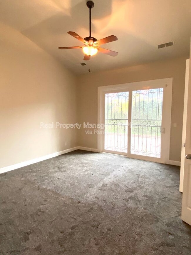 Building Photo - 5801 W Chennault Ave