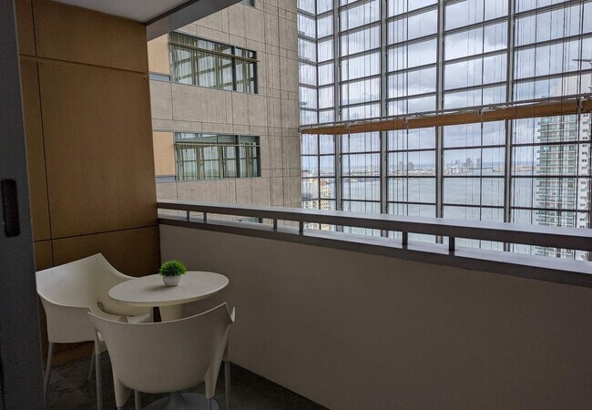 Building Photo - 1395 Brickell Bay Dr