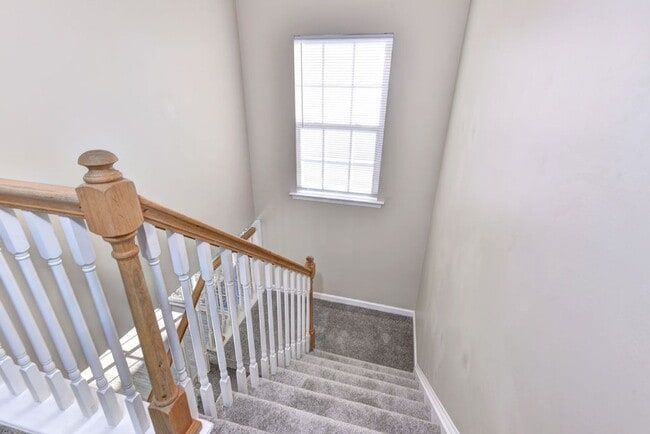 Building Photo - Updated Kiln Creek Home