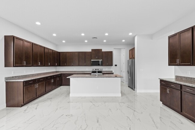 Building Photo - 15054 Wildwood Cir