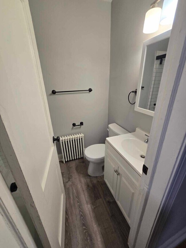 Building Photo - 1128 16th St NE